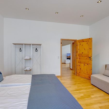 Kaza Guesthouse, Centrally Located 2 & 3 Bedroom Apartments In Аугсбург Экстерьер фото