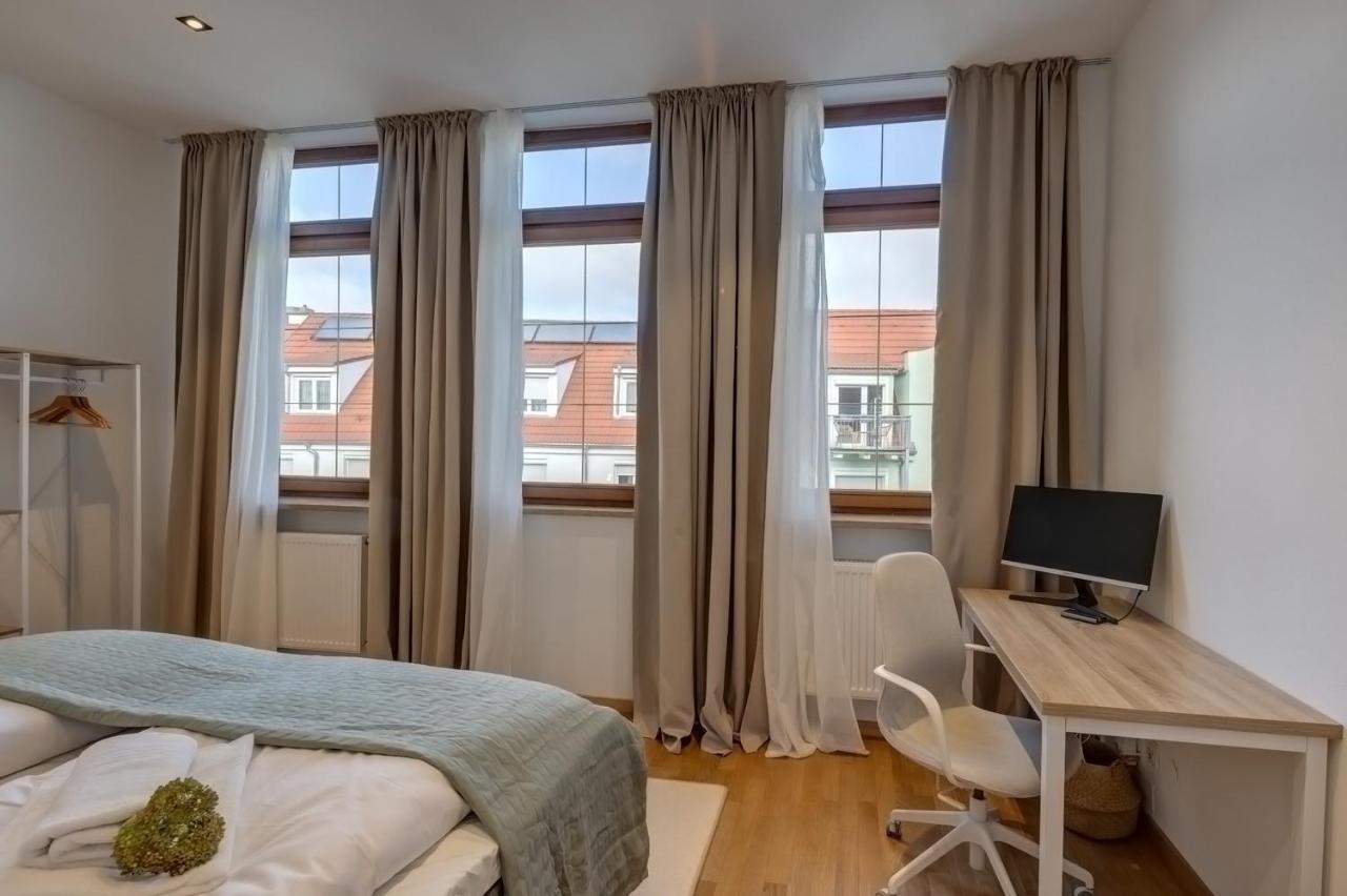 Kaza Guesthouse, Centrally Located 2 & 3 Bedroom Apartments In Аугсбург Экстерьер фото