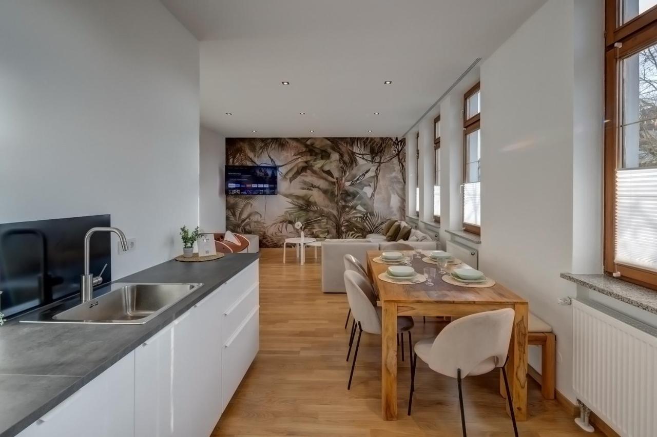 Kaza Guesthouse, Centrally Located 2 & 3 Bedroom Apartments In Аугсбург Экстерьер фото
