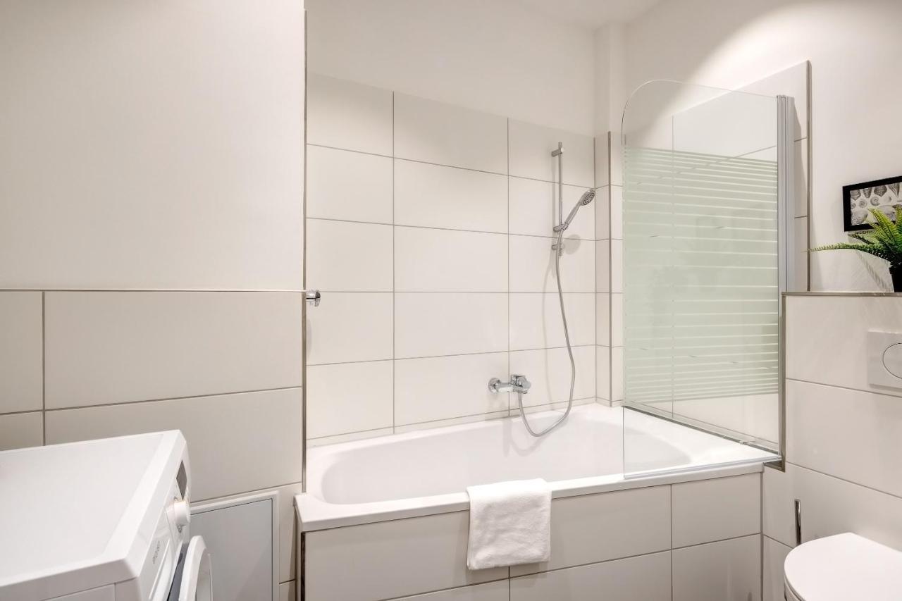 Kaza Guesthouse, Centrally Located 2 & 3 Bedroom Apartments In Аугсбург Экстерьер фото