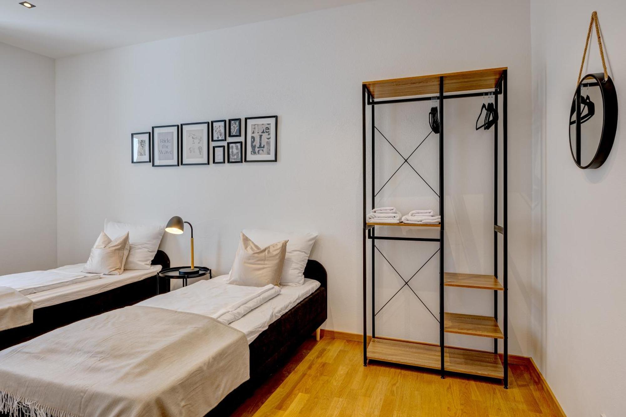 Kaza Guesthouse, Centrally Located 2 & 3 Bedroom Apartments In Аугсбург Экстерьер фото