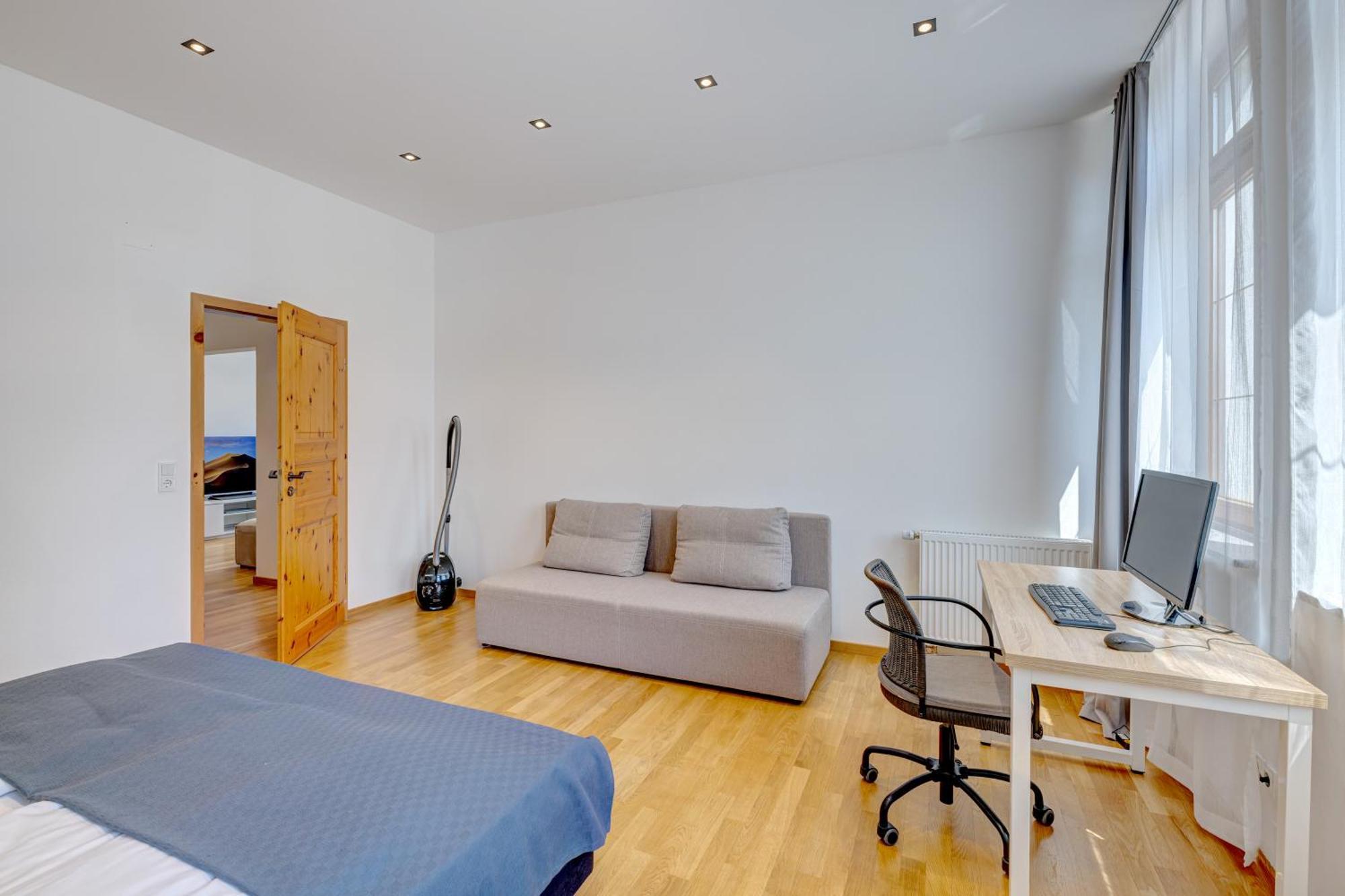 Kaza Guesthouse, Centrally Located 2 & 3 Bedroom Apartments In Аугсбург Экстерьер фото